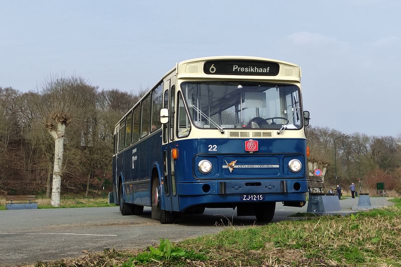 Rondrit met museumbussen door Arnhem